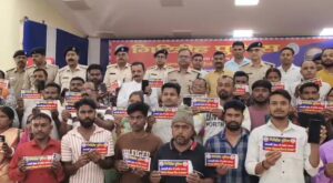 गिरिडीह पुलिस ने 80 लोगों को लौटाए खोए हुए मोबाइल, आईफोन भी शामिल
